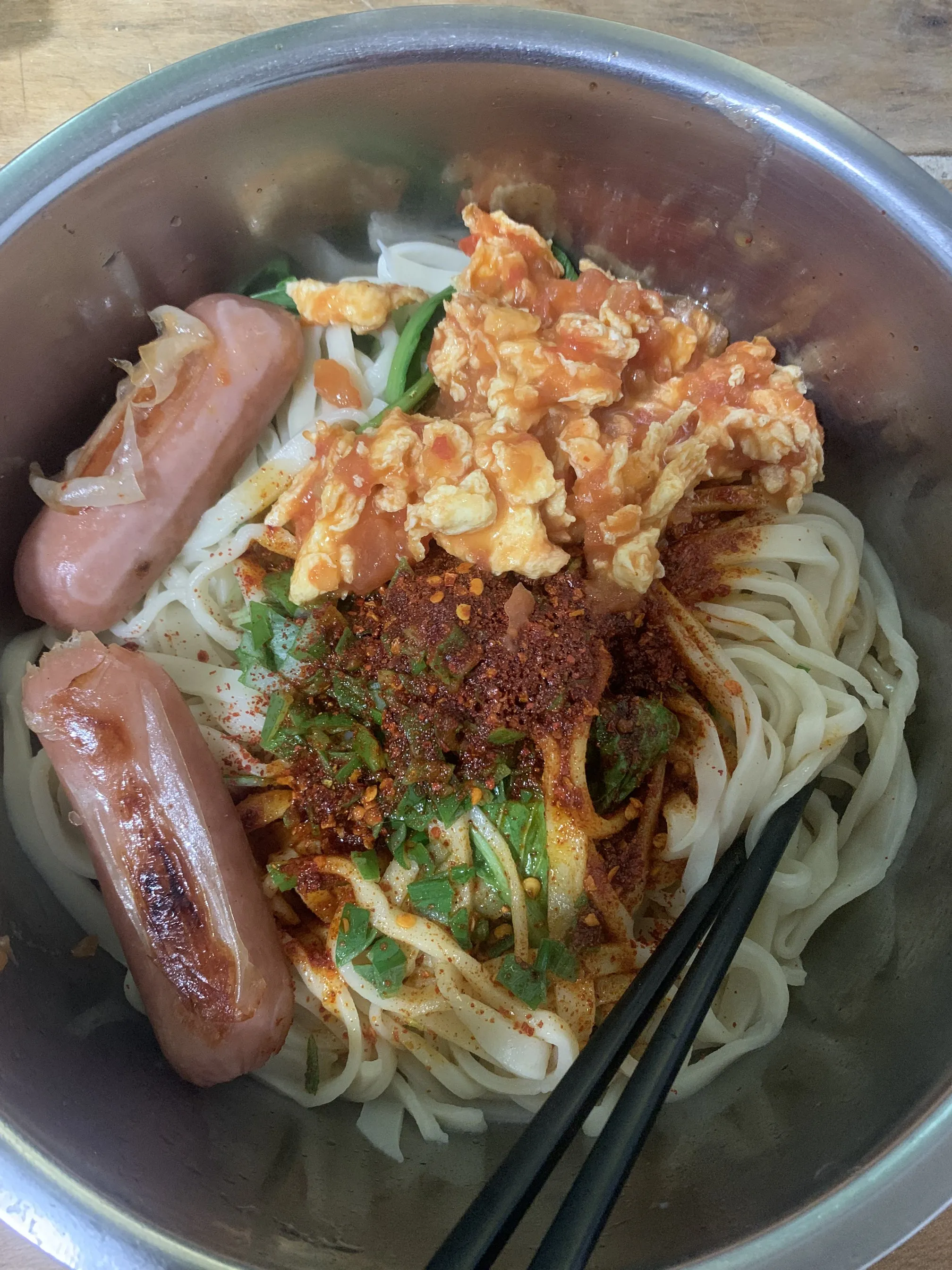 调料齐全的油泼面